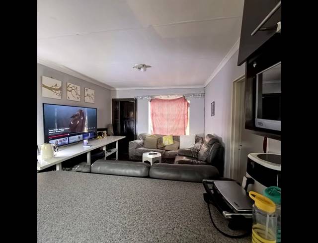 2 BEDROOM APARTMENT FOR SALE IN HONEYPARK